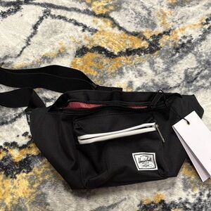 NWT Herschel Supply Co Seventeen Hip Pack Black